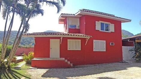 Gated community at 250 meters from the beach with 6 Houses.