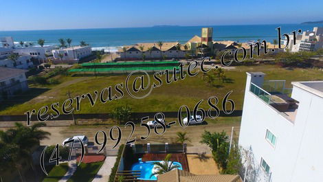 Linda casa 4 suites com piscina 100 metros da praia no Mariscal