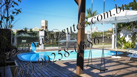 Linda casa 4 suites com piscina 100 metros da praia no Mariscal