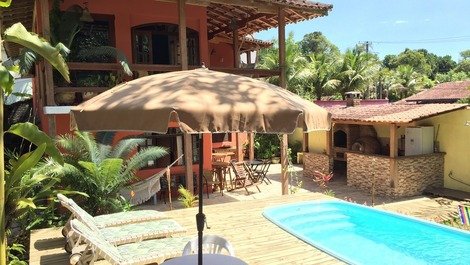 House in Camburizinho, near the beach, pool, deck and air conditioning.
