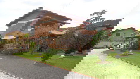 LINDA CASA EN LA CUADRA DEL MAR 4 HABITACIONES