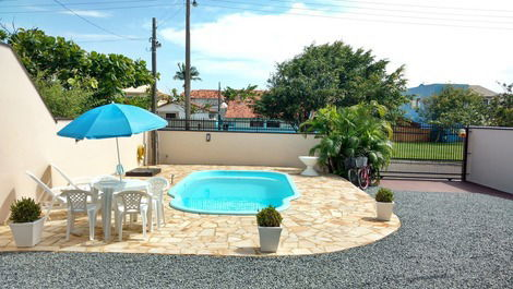 Single storey part with exclusive pool
