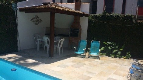 Casa charmosa temporada Ubatuba Tenorio com piscina e churrasqueira
