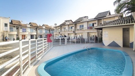 Apartamento 2 quartos para 6 pessoas condomínio com piscina em Bombas
