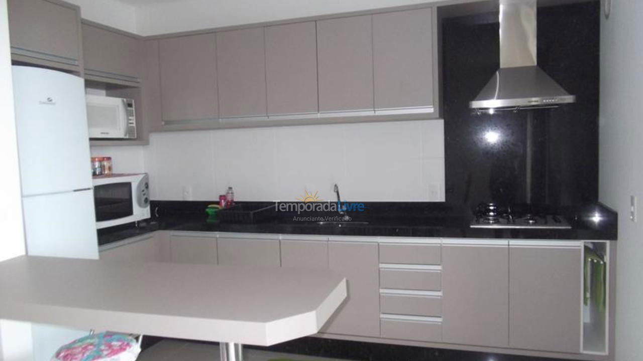 Apartamento para aluguel de temporada em Itapema (Meia Praia)