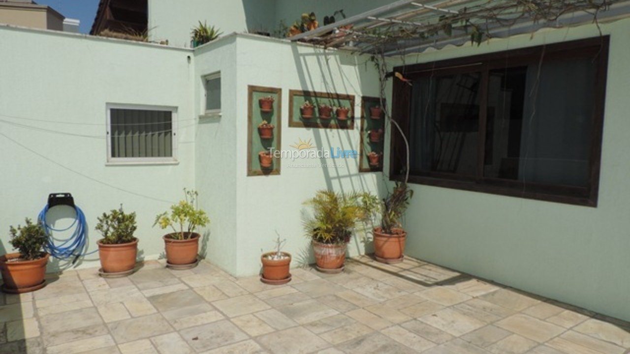 Chácara / sítio para aluguel de temporada em Bombinhas (Praia de Bombas)