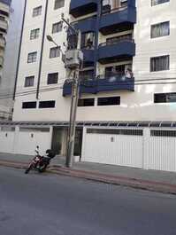 APTO DE 2 DORMITÓRIOS, 2 AR. ÓTIMO LUGAR PARA PASSAR AS FÉRIAS.