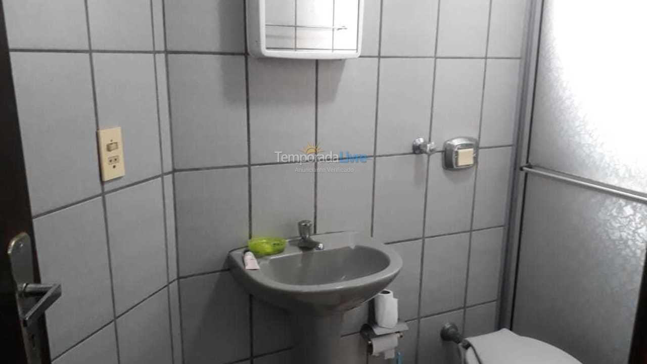 Apartamento para aluguel de temporada em Itapema (Meia Praia)