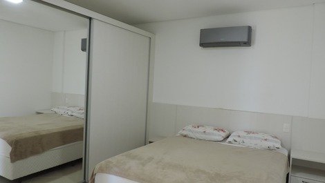 Em Mariscal, duplex com 3 dormitórios, 30 metros do mar Ref.131