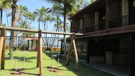 House on the beach of Boiçucanga condominium Sol de Boiçucanga, foot in the sand