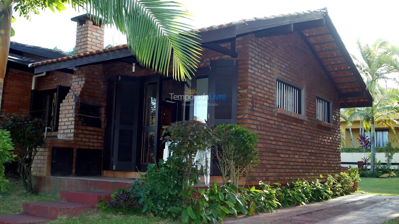 Casa para aluguel de temporada em Bombinhas (Praia de Bombinhas)