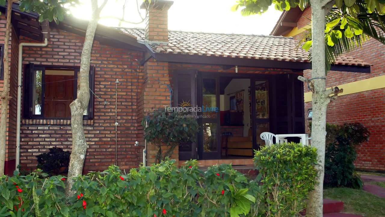 Casa para aluguel de temporada em Bombinhas (Praia de Bombinhas)