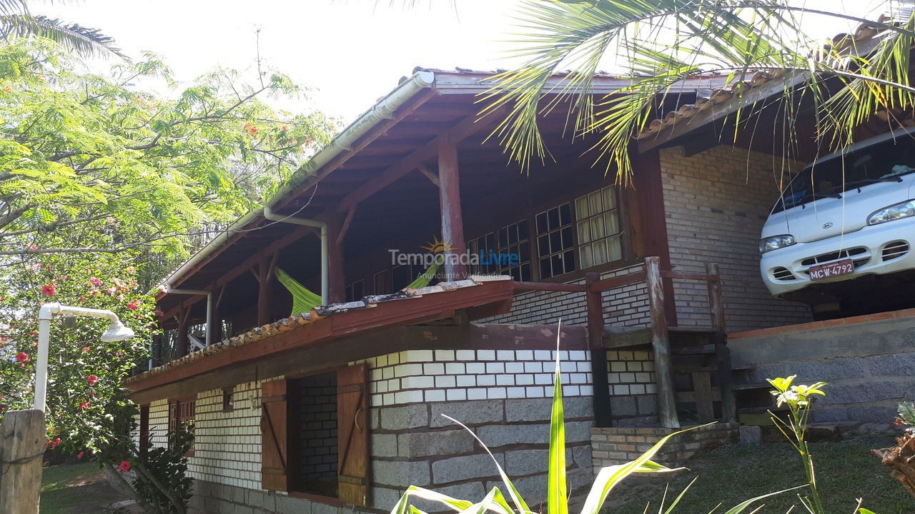 Casa para aluguel de temporada em Imbituba (Praia do Rosa)