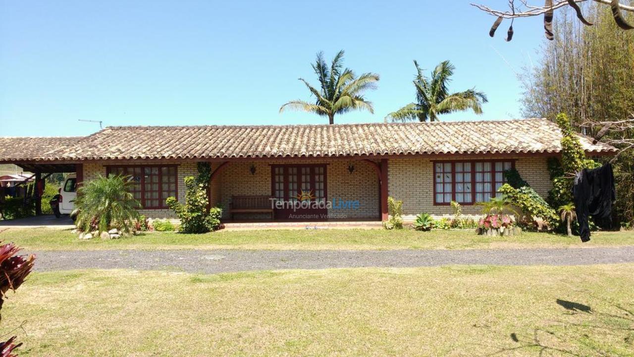 Casa para aluguel de temporada em Imbituba (Praia do Rosa)