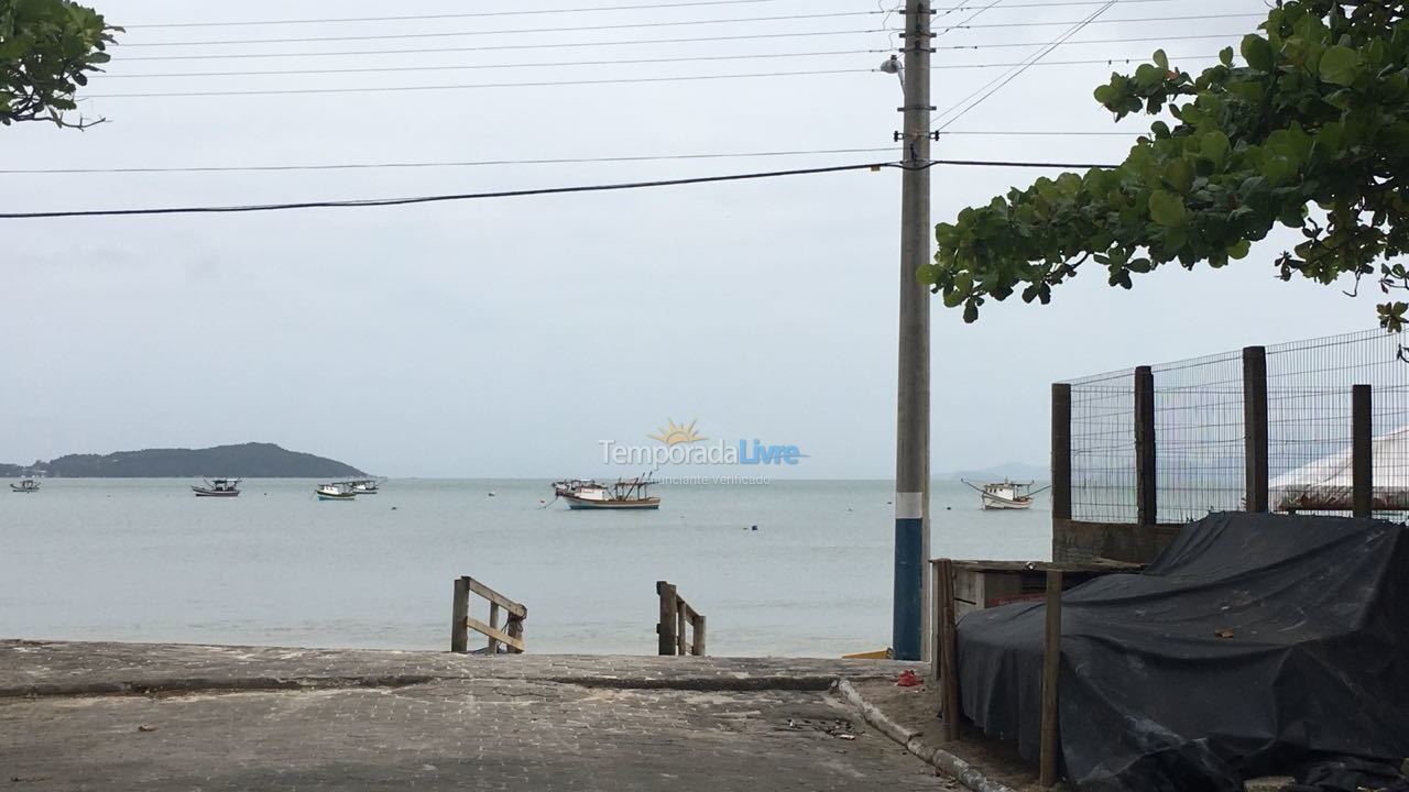 Casa para aluguel de temporada em Bombinhas (Praia de Zimbros)