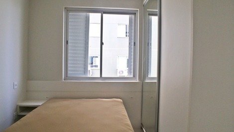 Ed. Riviera: 01 dormitório prédio frente mar em Balneário Camboriú