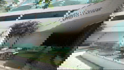Ed. Riviera: 01 dormitório prédio frente mar em Balneário Camboriú