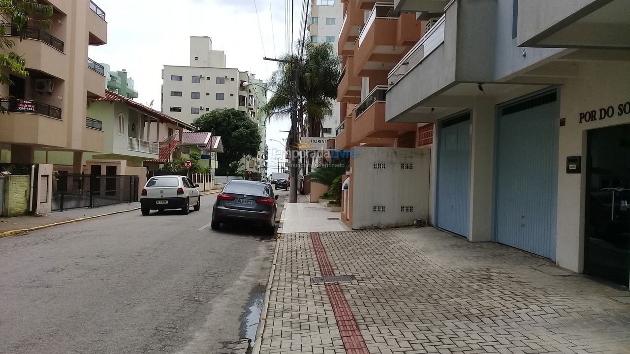 Apartamento para aluguel de temporada em Itapema (Meia Praia)