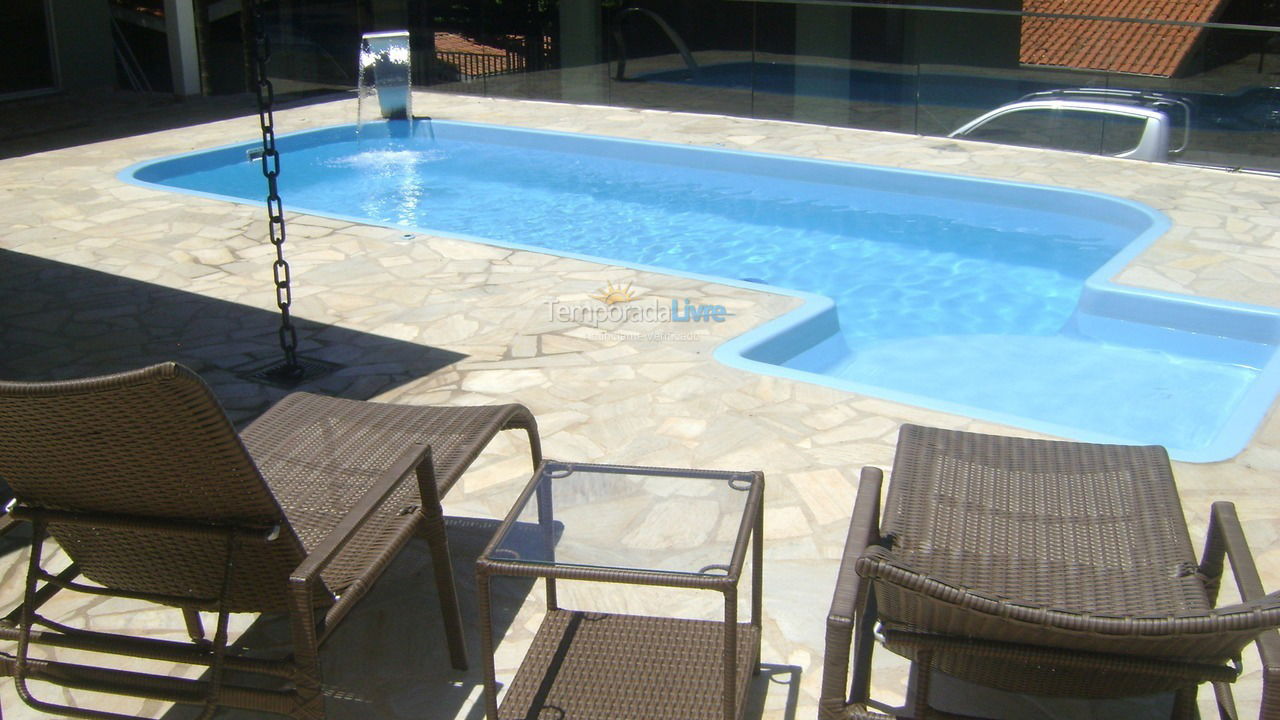 Granja para alquiler de vacaciones em Atibaia (Belvederes)