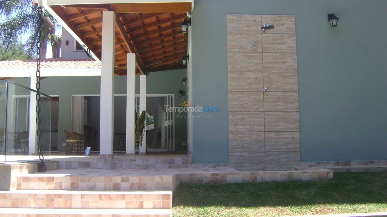 Granja para alquiler de vacaciones em Atibaia (Belvederes)