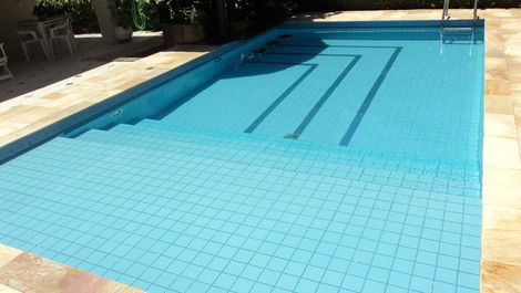 PISCINA COM PRAINHA