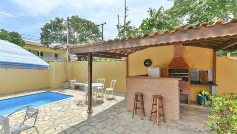 Excelente casa con piscina y Churraqueira