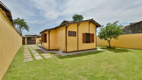 Ótima casa com Piscina e Churraqueira