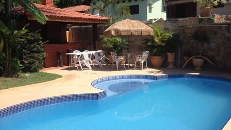HOUSE 4 DS, JACUZZI, CHURR, SWIMMING POOL, WI-FI. (COND. CLOSED)
