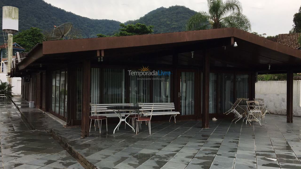 Casa para alquiler de vacaciones em Ubatuba (Praia do Lázaro)