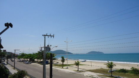 Excellent sea front apartment in Enseada 3 bedrooms with AC, WI-FI