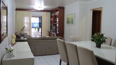Beautiful 2 bedroom apt. with air, 1 place, square sea Meia Praia Beach Itapema