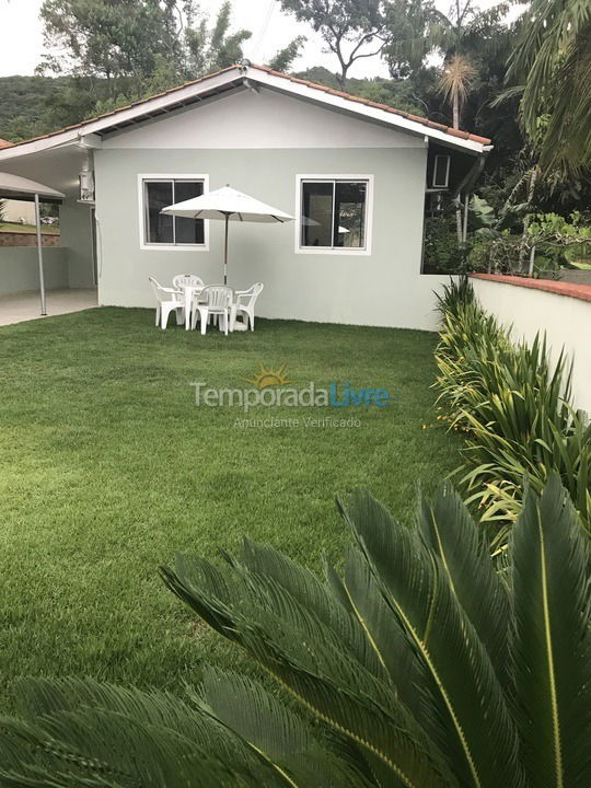 Casa para alquiler de vacaciones em Bombinhas (Praia de Bombas)