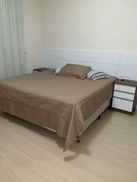 Apt on top floor with 4 newly furnished suites 60 m from the beach