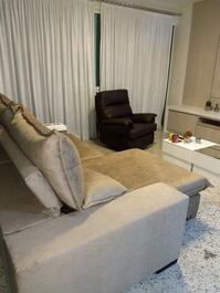 Apt on top floor with 4 newly furnished suites 60 m from the beach