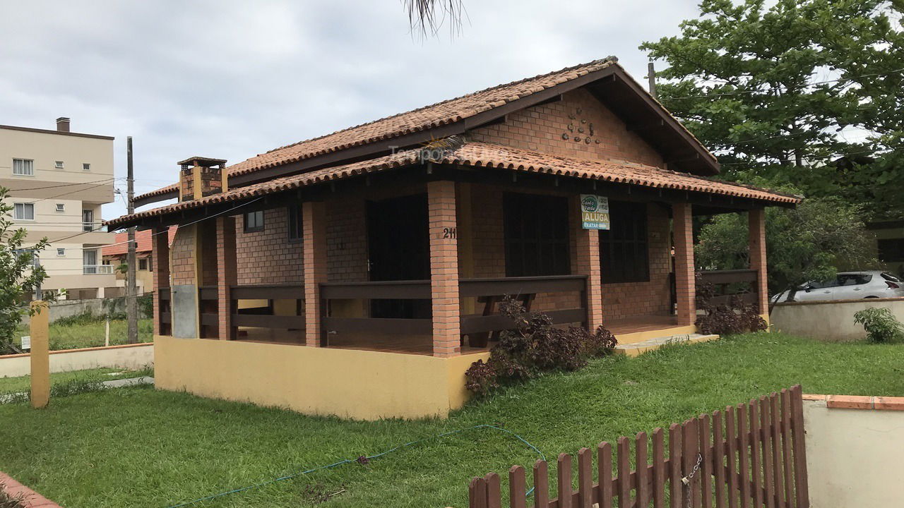 Casa para aluguel de temporada em Bombinhas (Praia de Bombinhas)