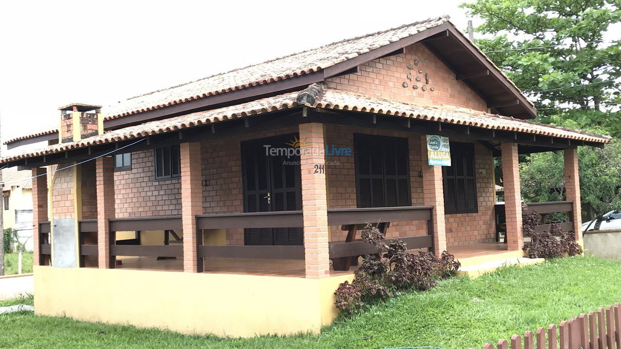 Casa para aluguel de temporada em Bombinhas (Praia de Bombinhas)