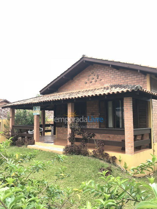 Casa para aluguel de temporada em Bombinhas (Praia de Bombinhas)