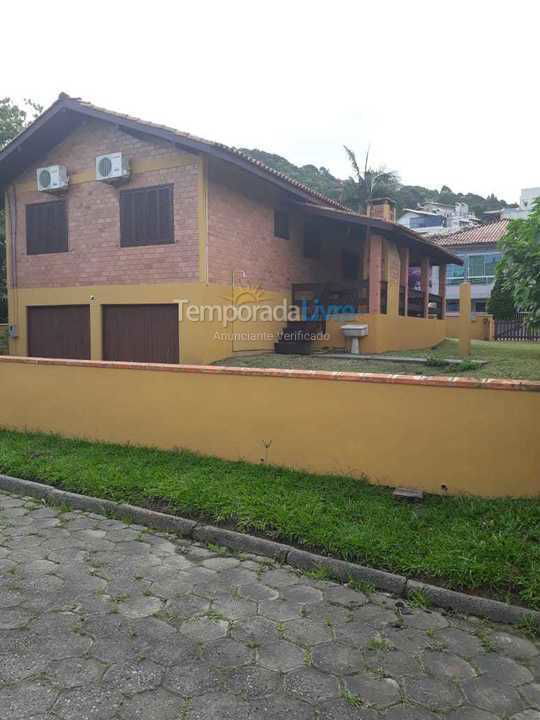 House for vacation rental in Bombinhas (Praia de Bombinhas)