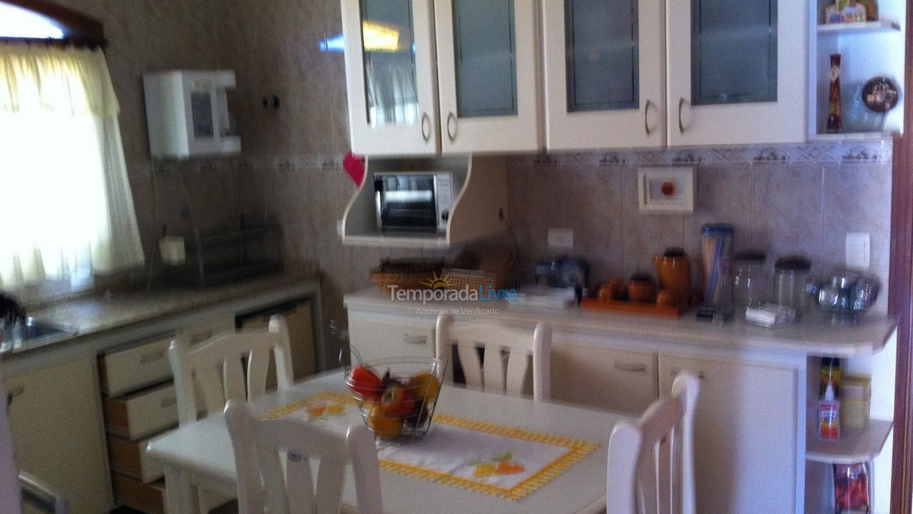 Casa para aluguel de temporada em Guarujá (Praia do Pernambuco)