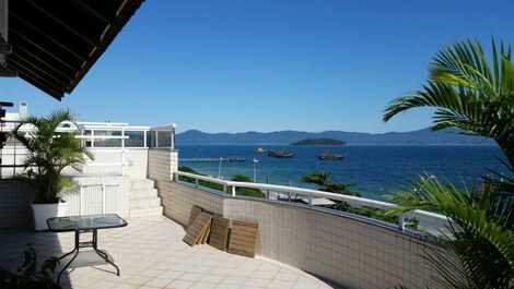 Penthouse facing the sea of ​​Florianópolis.