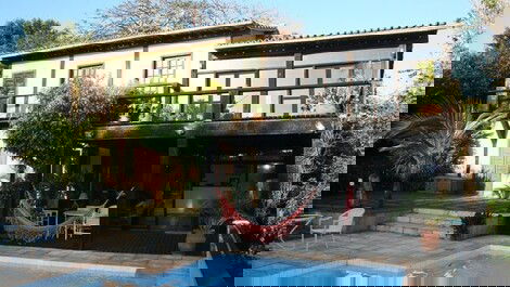 vista frontal da casa com vista para o mar praias e piscina