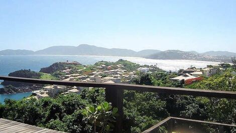 vista do varandão do segundo andar da  casa para o mar praia de ferradurinha e geriba e ilhas