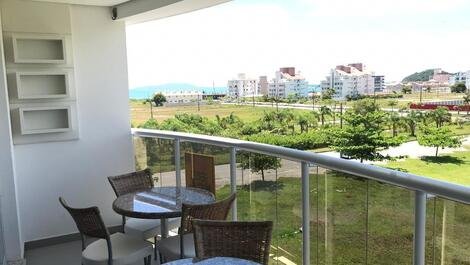 Ótimo apartamento com vista para o Mar na praia de Palmas (SC)