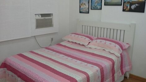 cama de casal com cama de solteiro auxiliar (de puxar)