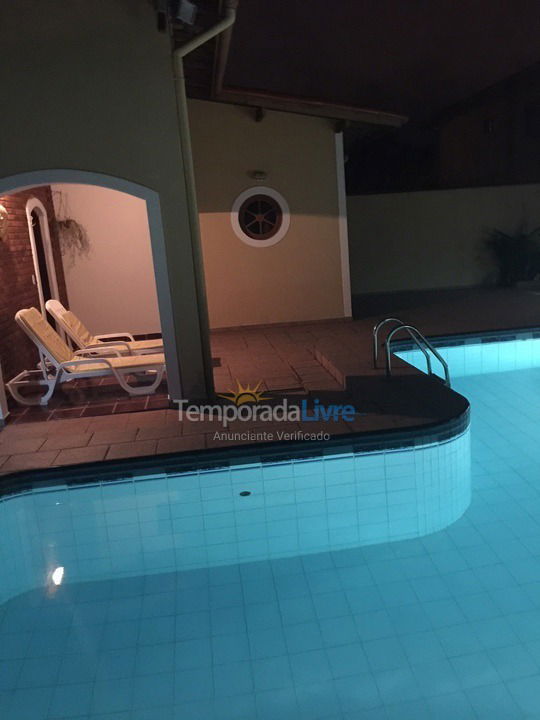 Casa para aluguel de temporada em Guarujá (Praia do Pernambuco)