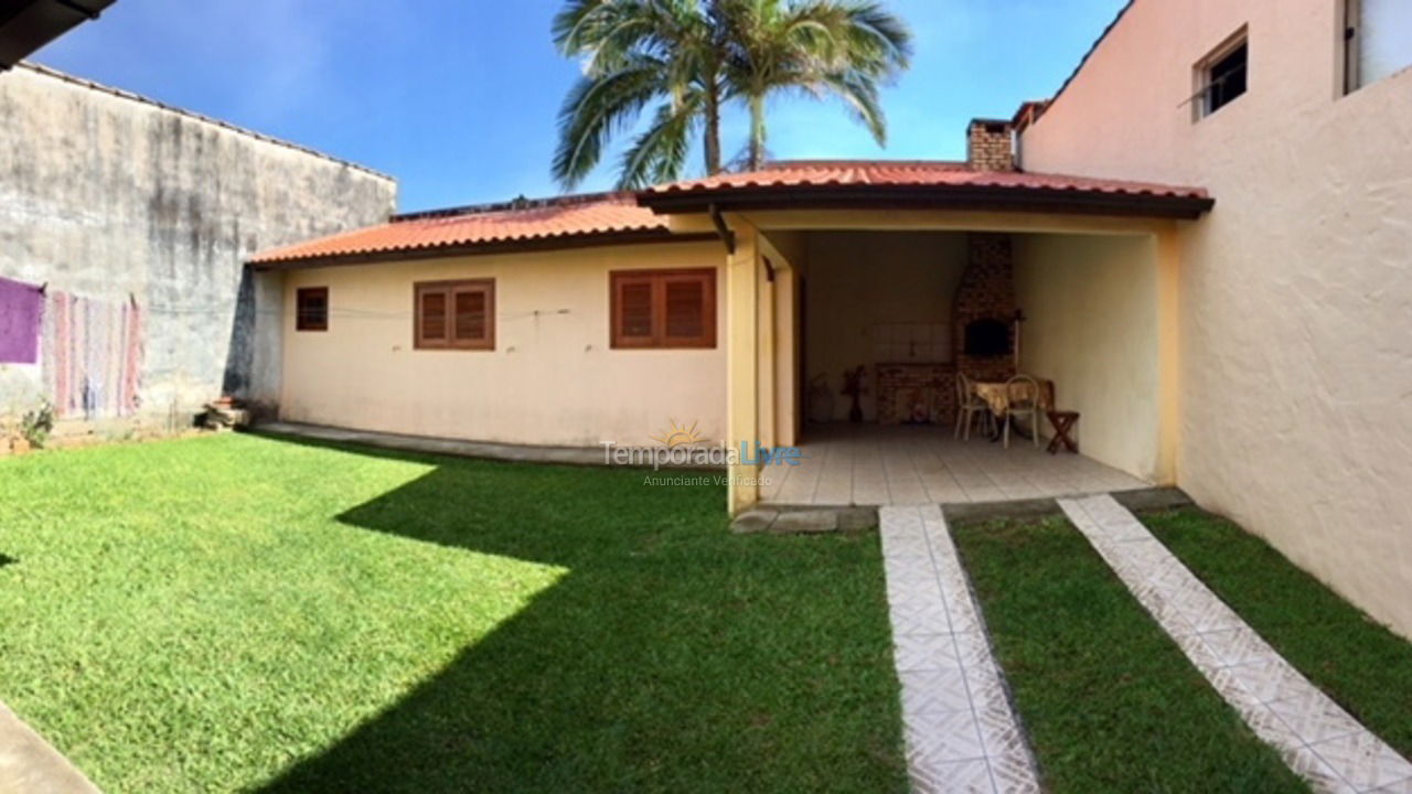 House for vacation rental in Garopaba (Centro)