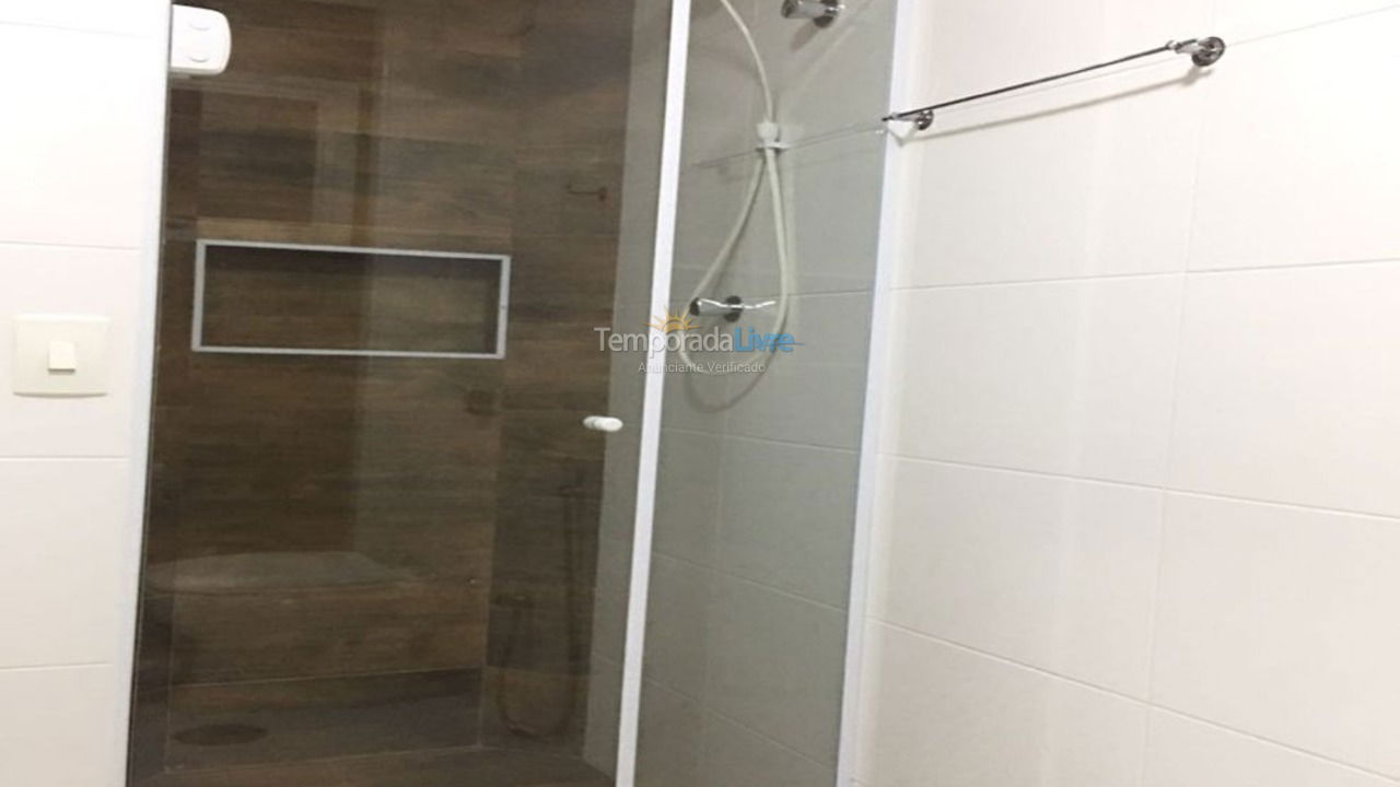 Apartamento para aluguel de temporada em Guarujá (Pitangueiras)