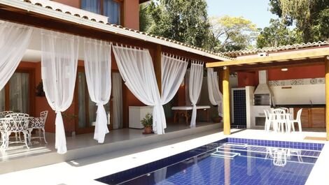 Casa super luxo 4 suítes e piscina na melhor localização de Arraial