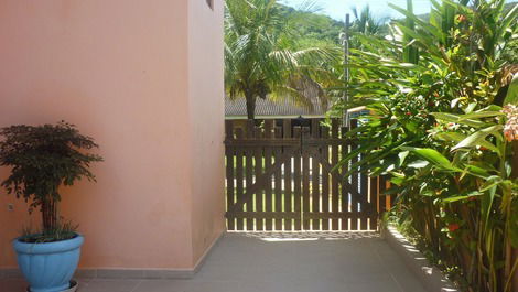 4 Dorm in High Standard Condominium, Pool, Internet and Air Conditioning - 2 blocks from the Sea