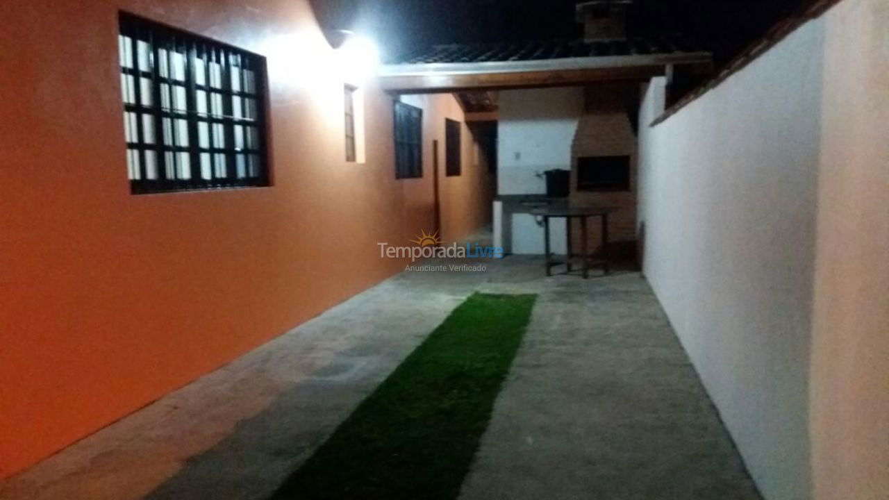 Casa para aluguel de temporada em Caraguatatuba (Martim de Sá)